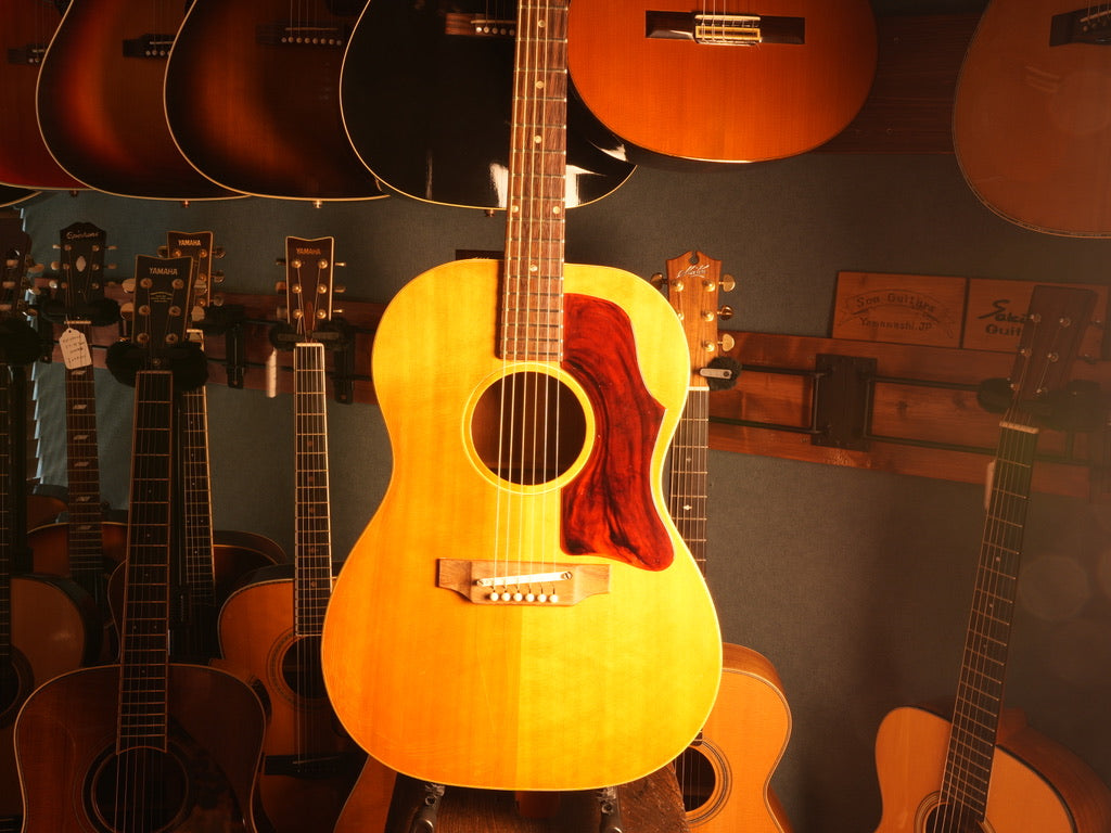 Syaïn アコースティックギター スプルース ほぼ未使用　ストラップ付き Syaïn アコースティックギター スプルース ほぼ未使用