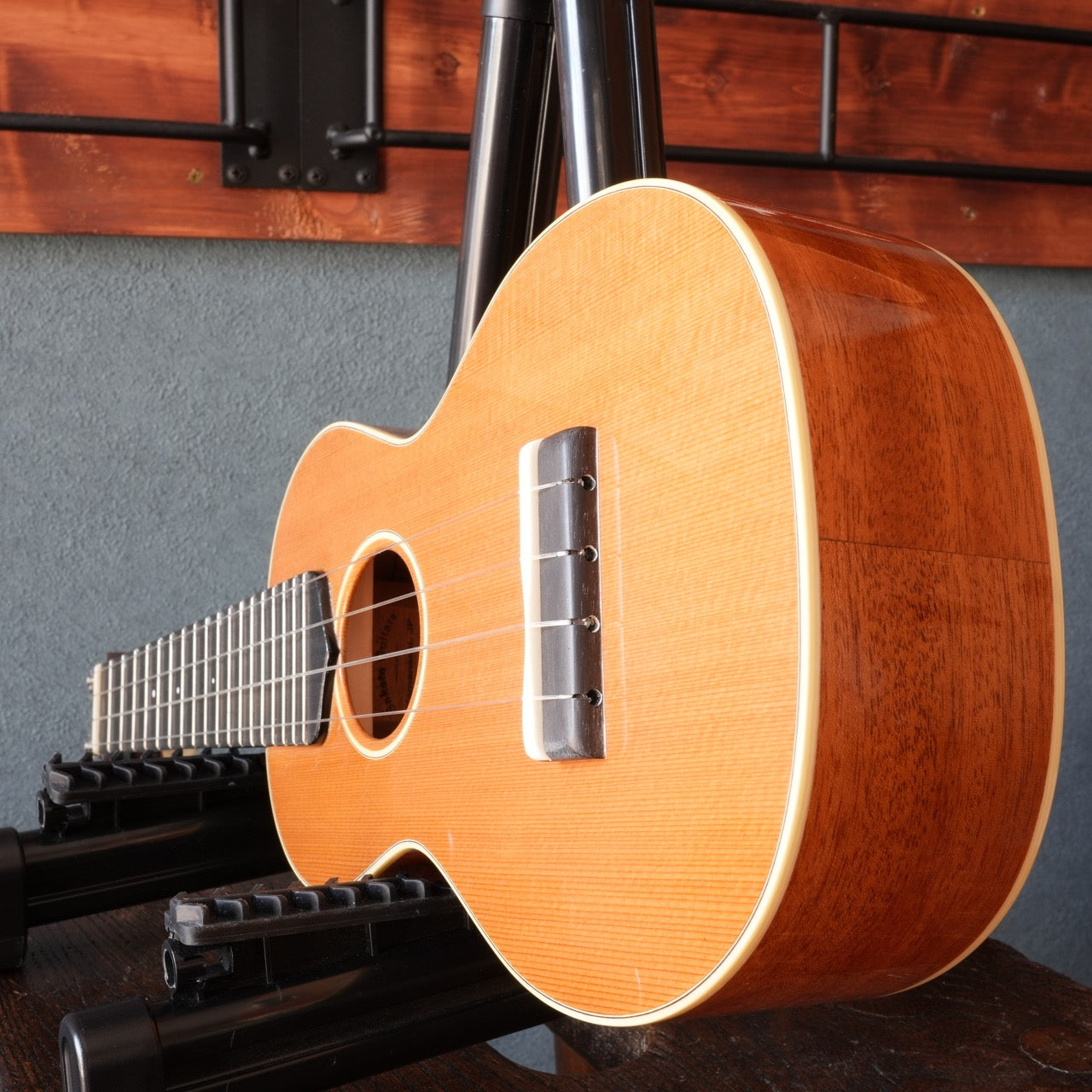 Sakata Guitars US-2C Western Red Cedar Soprano