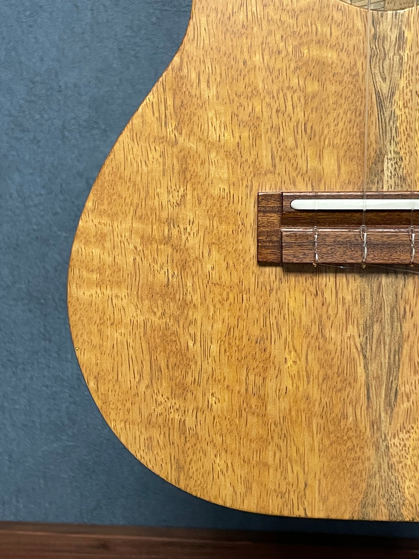 在庫しています！【店頭限定】Shimo Guitars mango コンサート2006年製（PU搭載）