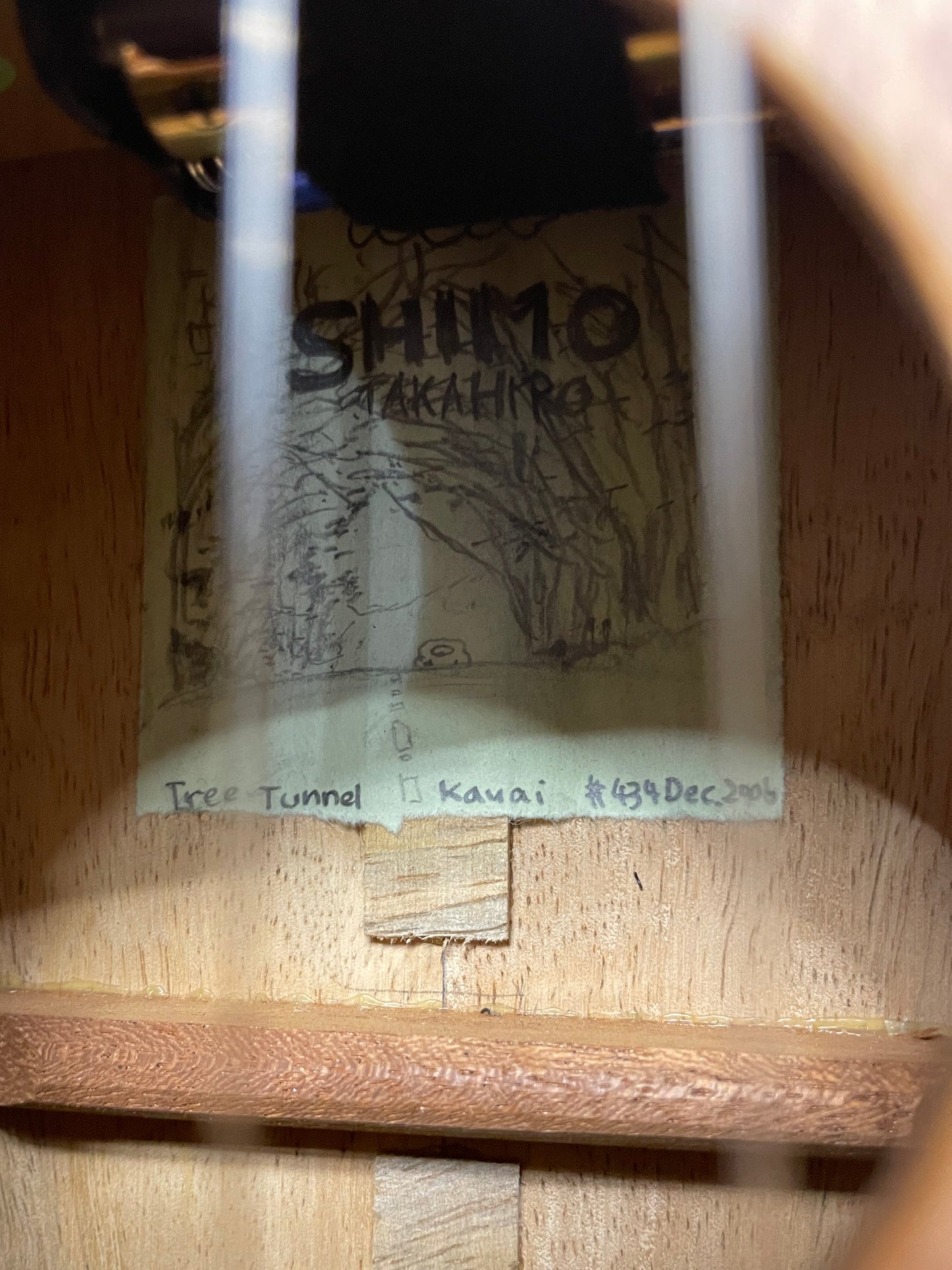 在庫しています！【店頭限定】Shimo Guitars mango コンサート2006年製（PU搭載）