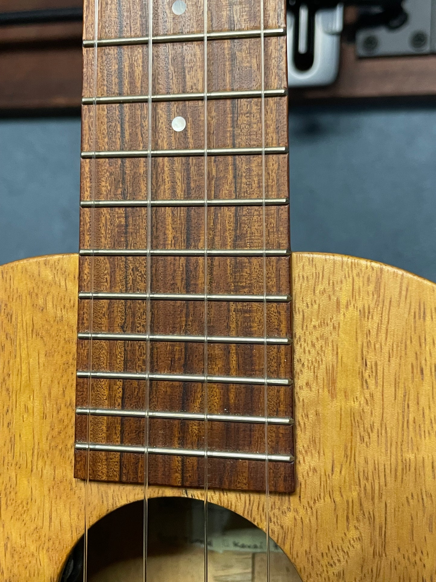 在庫しています！【店頭限定】Shimo Guitars mango コンサート2006年製（PU搭載）