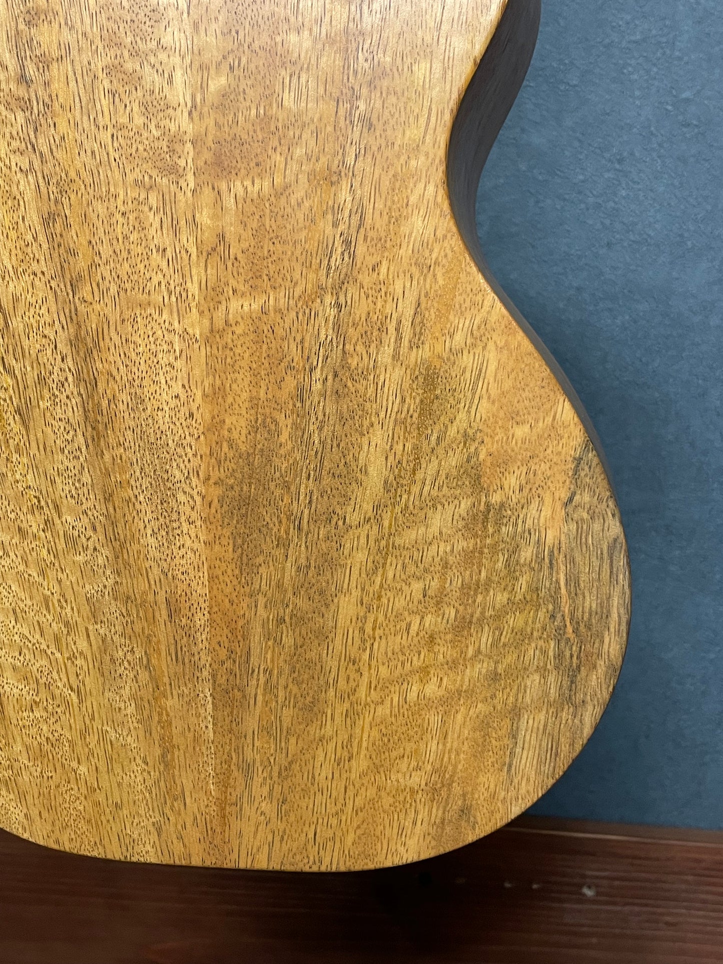 在庫しています！【店頭限定】Shimo Guitars mango コンサート2006年製（PU搭載）