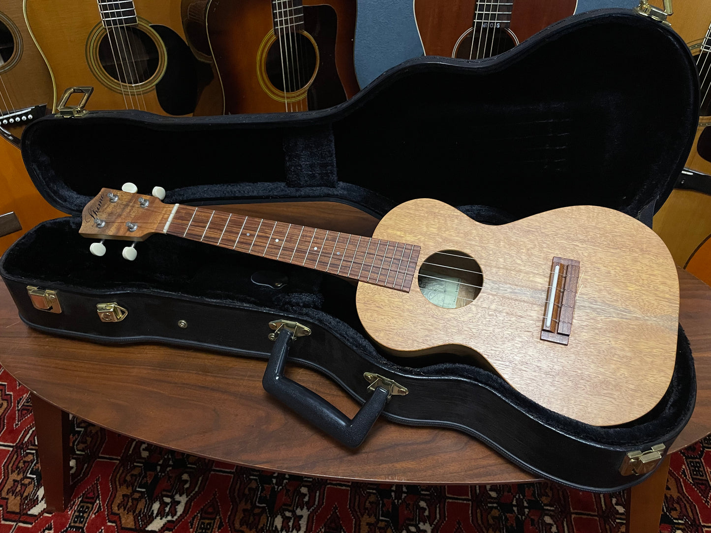 在庫しています！【店頭限定】Shimo Guitars mango コンサート2006年製（PU搭載）