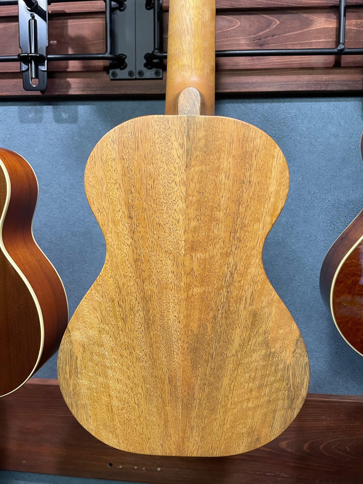 在庫しています！【店頭限定】Shimo Guitars mango コンサート2006年製（PU搭載）