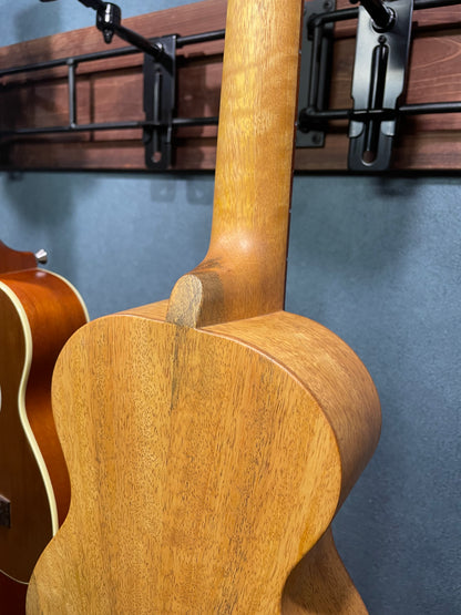 在庫しています！【店頭限定】Shimo Guitars mango コンサート2006年製（PU搭載）